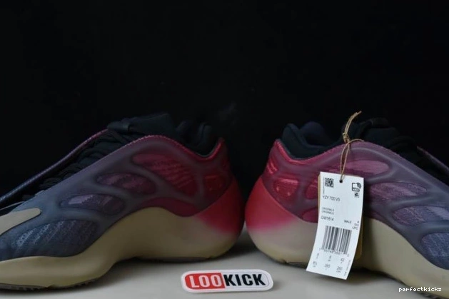 Carbon 700 GW1814 Adidas V3 Fade Yeezy 0822